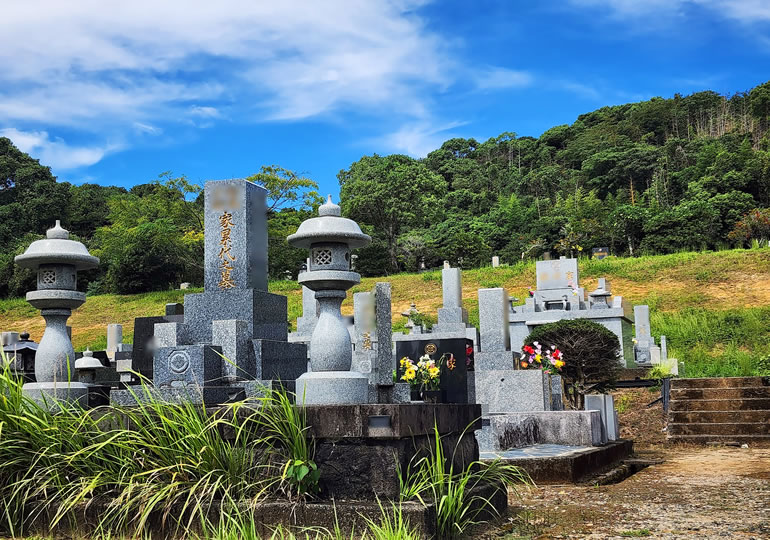 田舎の山奥にあるお墓