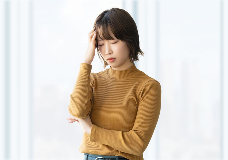 海洋散骨をして後悔している女性