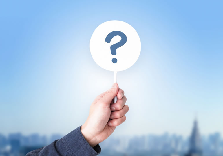 クエスチョンマークのプラカード