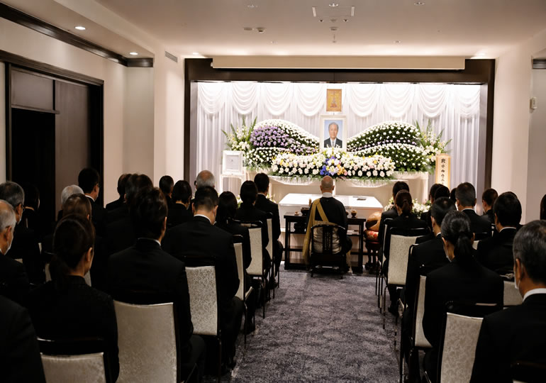 セレモニーホールでの葬式の様子