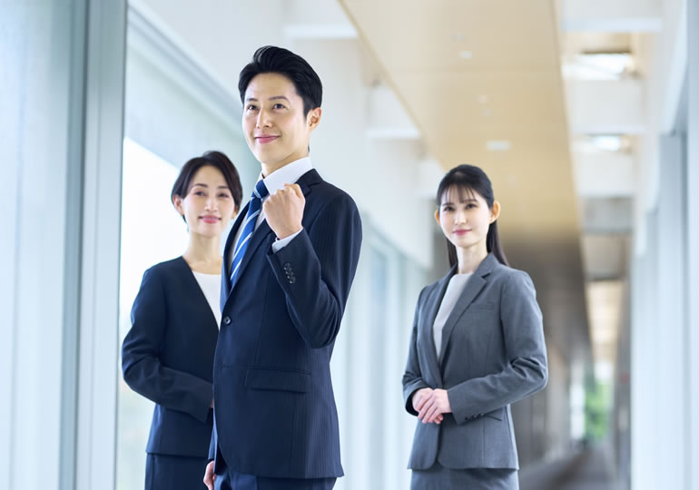 死後ビジネスに成功した会社のスタッフ