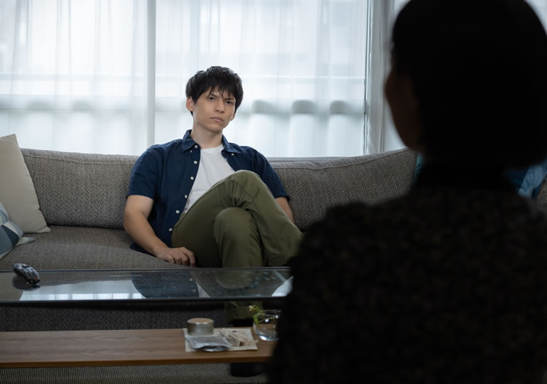 お墓を継がないと主張する男性