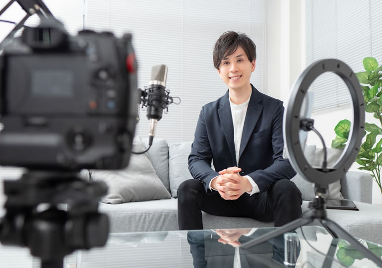 人気終活系動画配信者の動画撮影風景