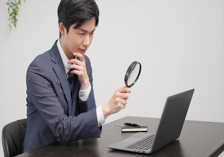 幽霊業者を警戒している男性