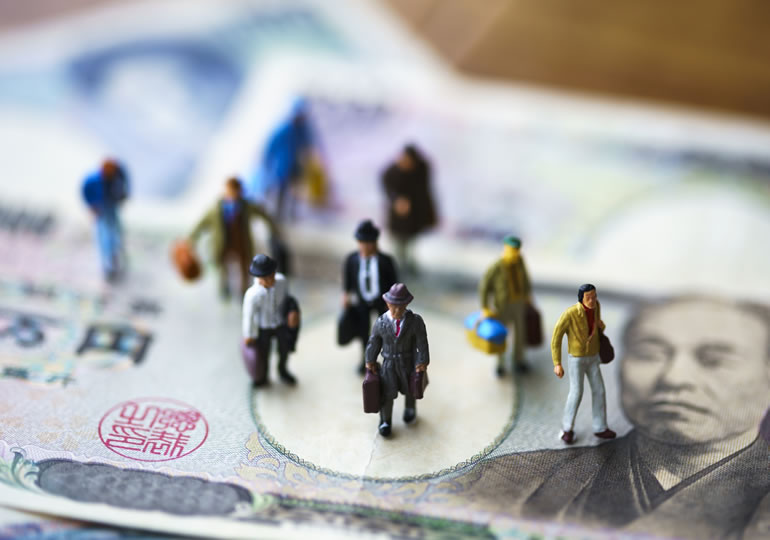 お札の上に置いてL人形