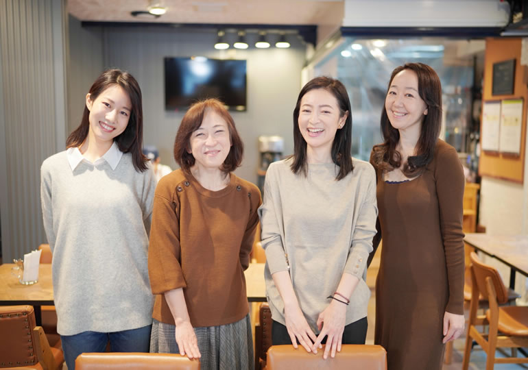 デスカフェに参加した女性4人組