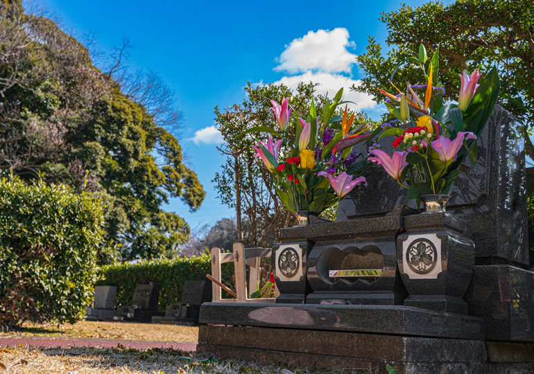 一般的な霊園の墓石