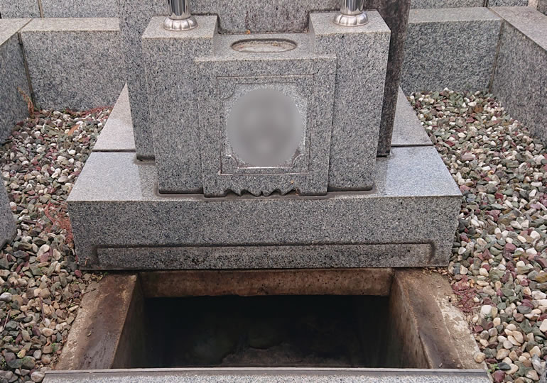 墓じまいでカロートを開けたお墓