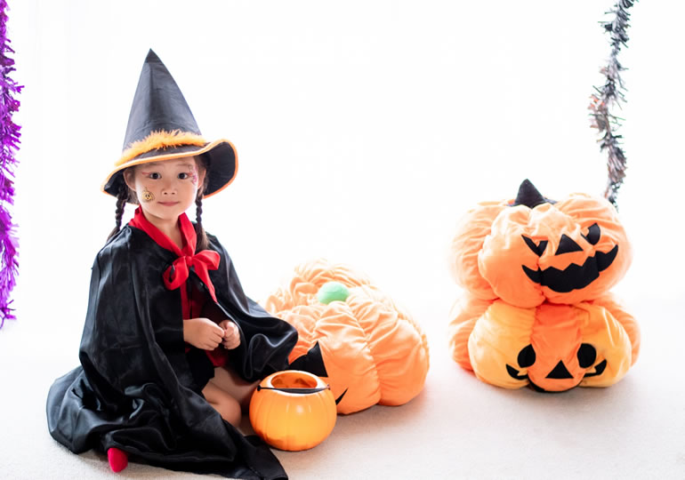 仮装している女の子