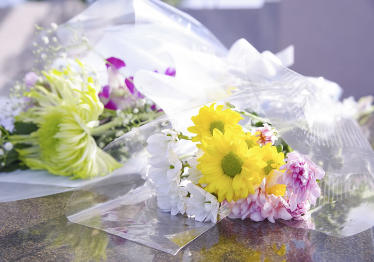 散骨の為に用意した菊の献花