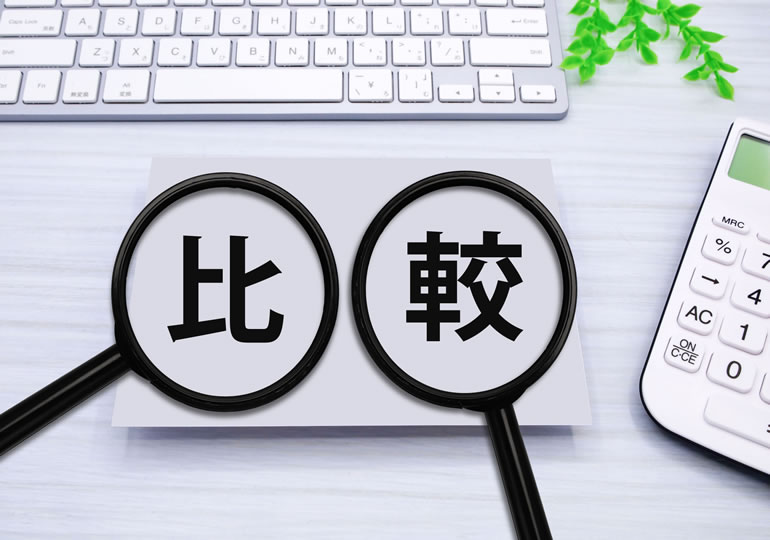 収骨の比較説明をする人形