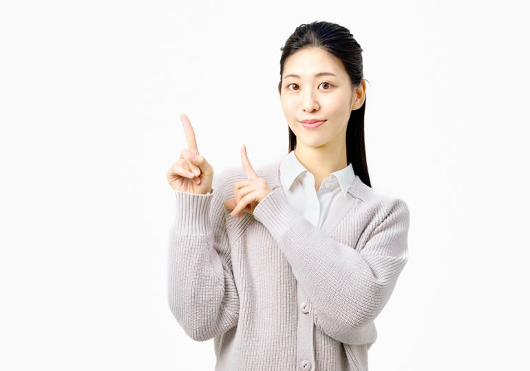 散骨が延期になっても大丈夫を説明する女性