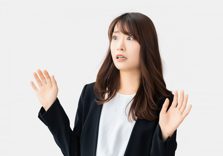 散骨業者のマナー違反に驚く女性