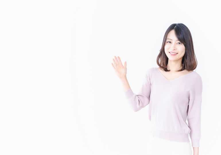 終活のアドバイスをする女性