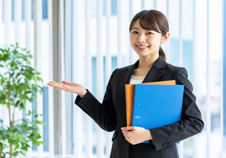 ふるさと納税の供養を進める自治体の女性