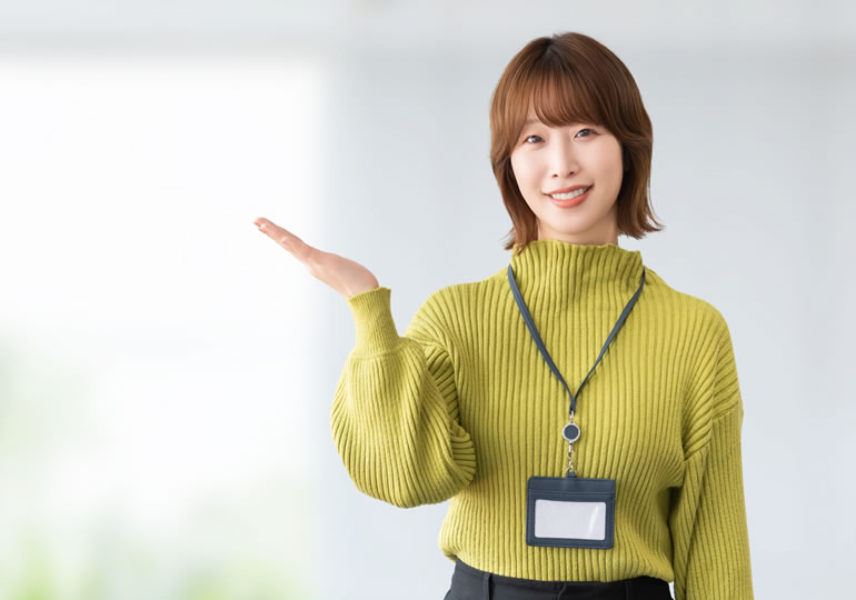 後悔しない散骨日程を提案する女性