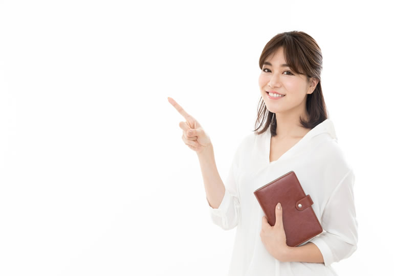 補助金の説明をする女性