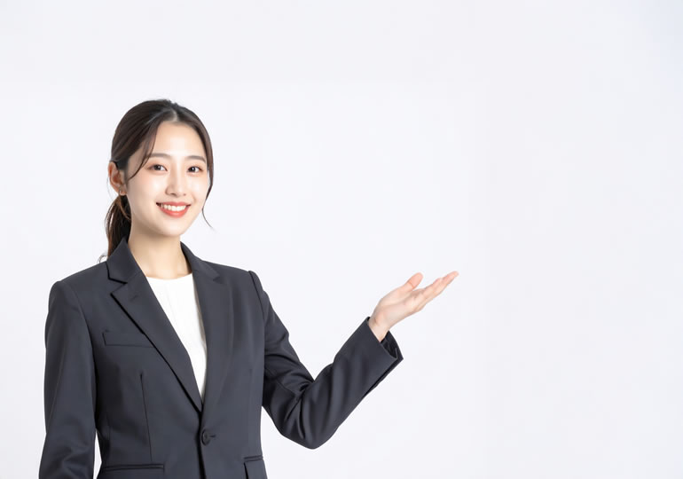 納得できる散骨を提案する女性