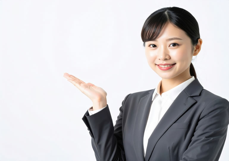 遺骨を持たない選択を説明する女性