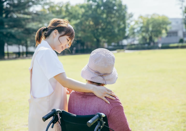 意思疎通が困難になってしまった介護される認知症の母親