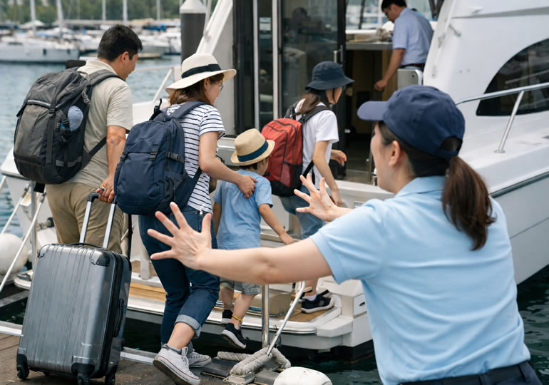 大荷物で散骨に参加しようとしている家族