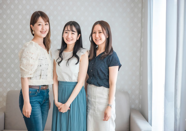 墓じまいをして海洋散骨をした女性3人
