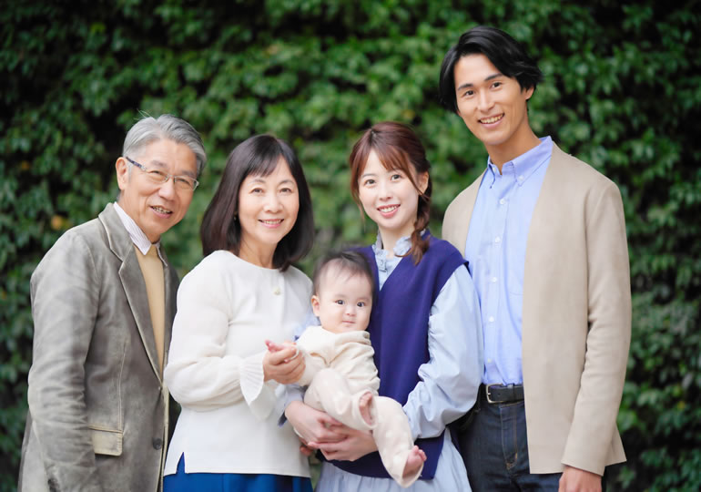 墓じまいを決めた三世代家族