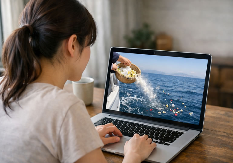 海洋散骨の動画を見ている若い女性