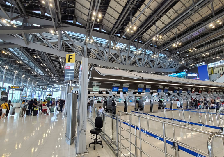 国際線ターミナルの出発ロビー