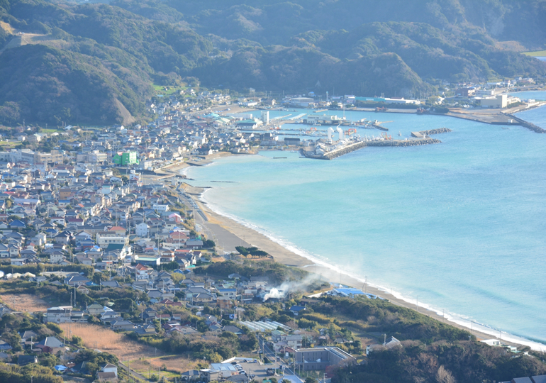 鋸南町の海と山の風景