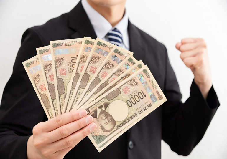 終活セミナーで高額の契約を結ばせ大金を持つセミナースタッフ