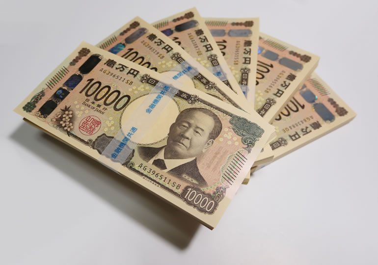 葬儀費用で請求された600万円の札束