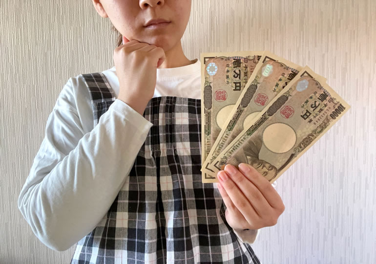 葬儀費用が高額で悩む主婦