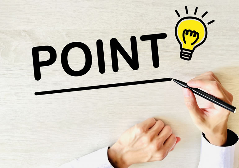 ふるさと納税の注意点を解説する男性