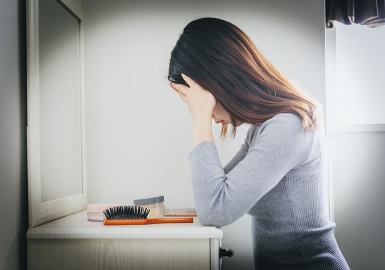 元夫の遺骨の供養先に頭を抱える女性