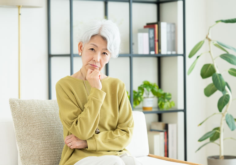 火葬場不足に悩む高齢女性