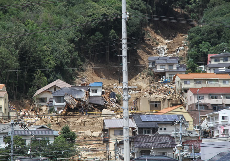 土砂に埋もれた住宅街
