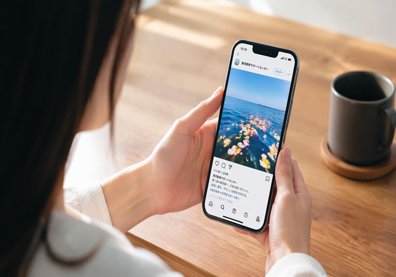 海洋散骨業者SNSのスマホ画面