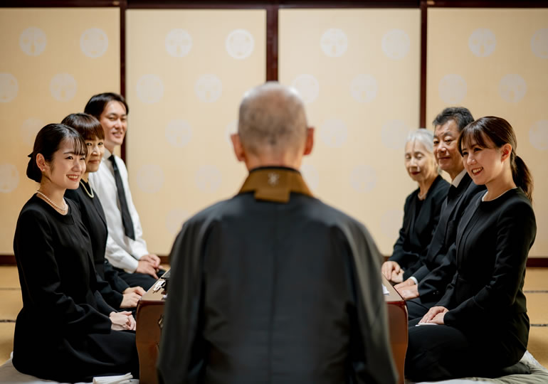 レンタル坊主と雑談する家族