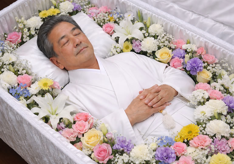 エンバーミング処理されて棺に入っているご遺体