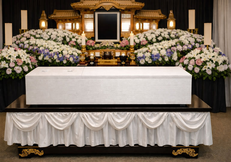 祭壇の前に置かれた棺桶