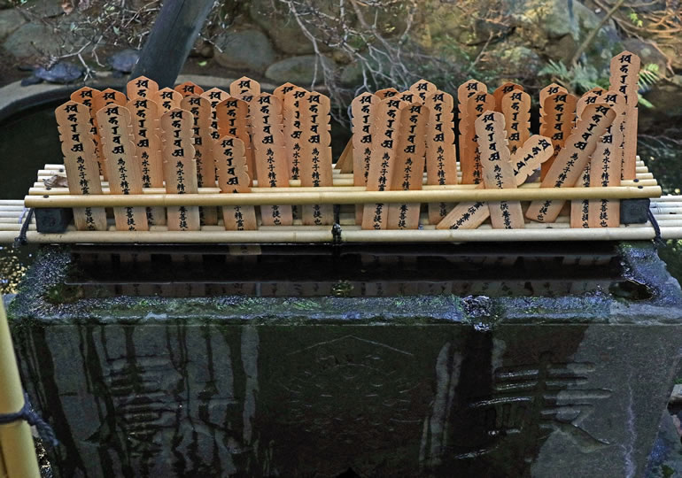 古くなって処分される塔婆