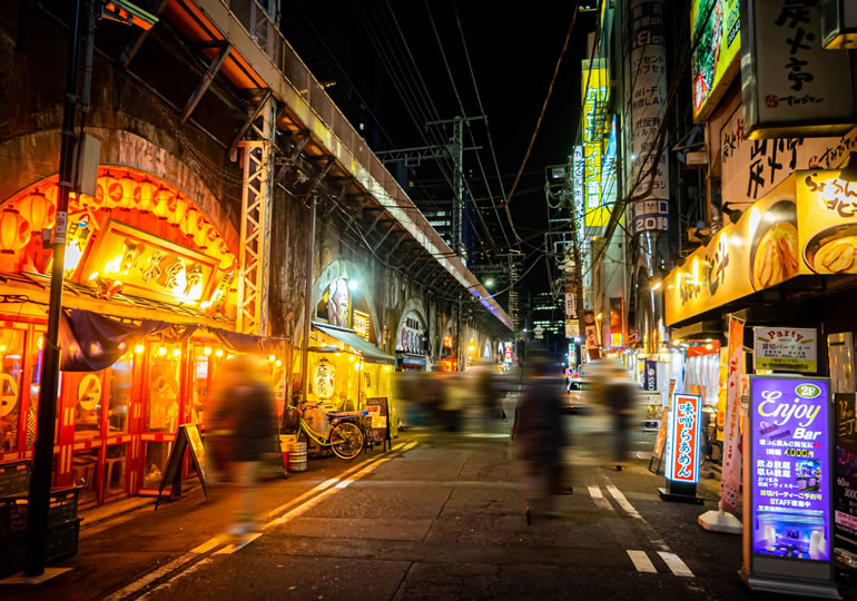 深夜の遺骨引き取り場所になった飲み屋街