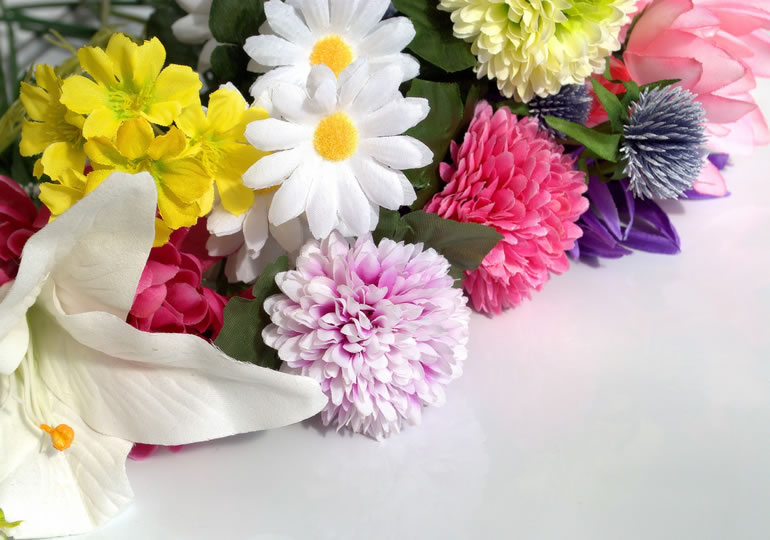 お墓に造花をお供えする